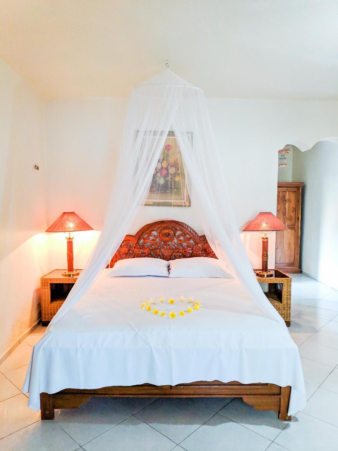 Deutsches-Eck Rikesti Hotel Lovina  Ngoại thất bức ảnh